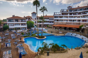 FOREST FLAT - big heated pool, terrace, tv channels, golf courses
